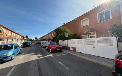 Vista exterior de Casa o xalet en venda en Azuqueca de Henares