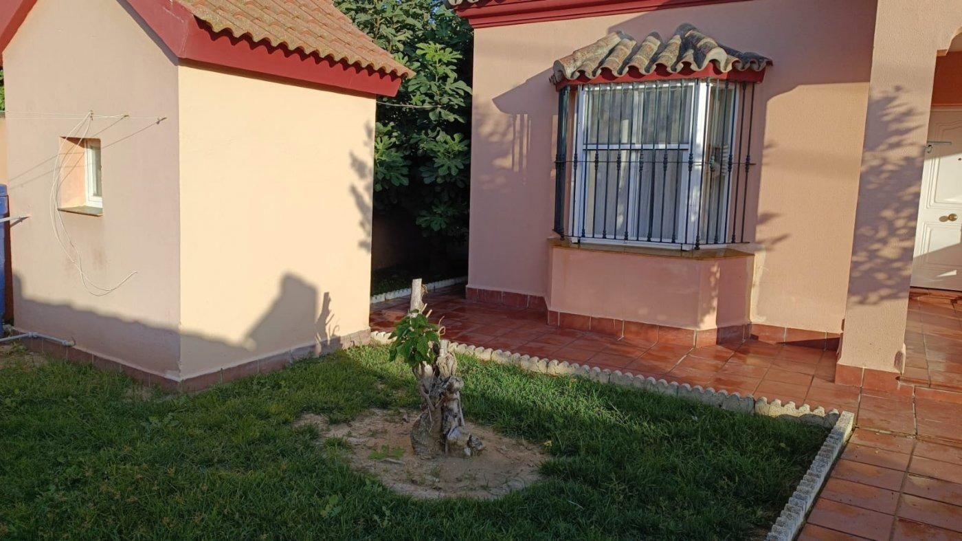 Jardí de Casa o xalet en venda en Chiclana de la Frontera amb Calefacció, Jardí privat i Terrassa