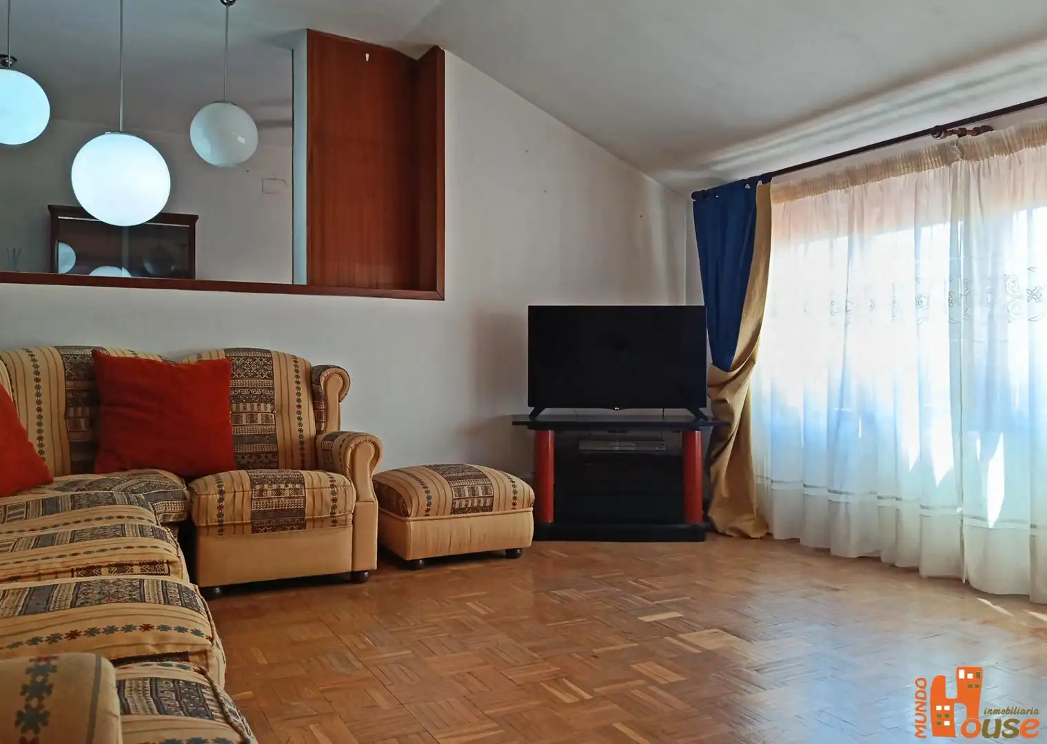 Living room of Flat for sale in Segovia  with Furnished