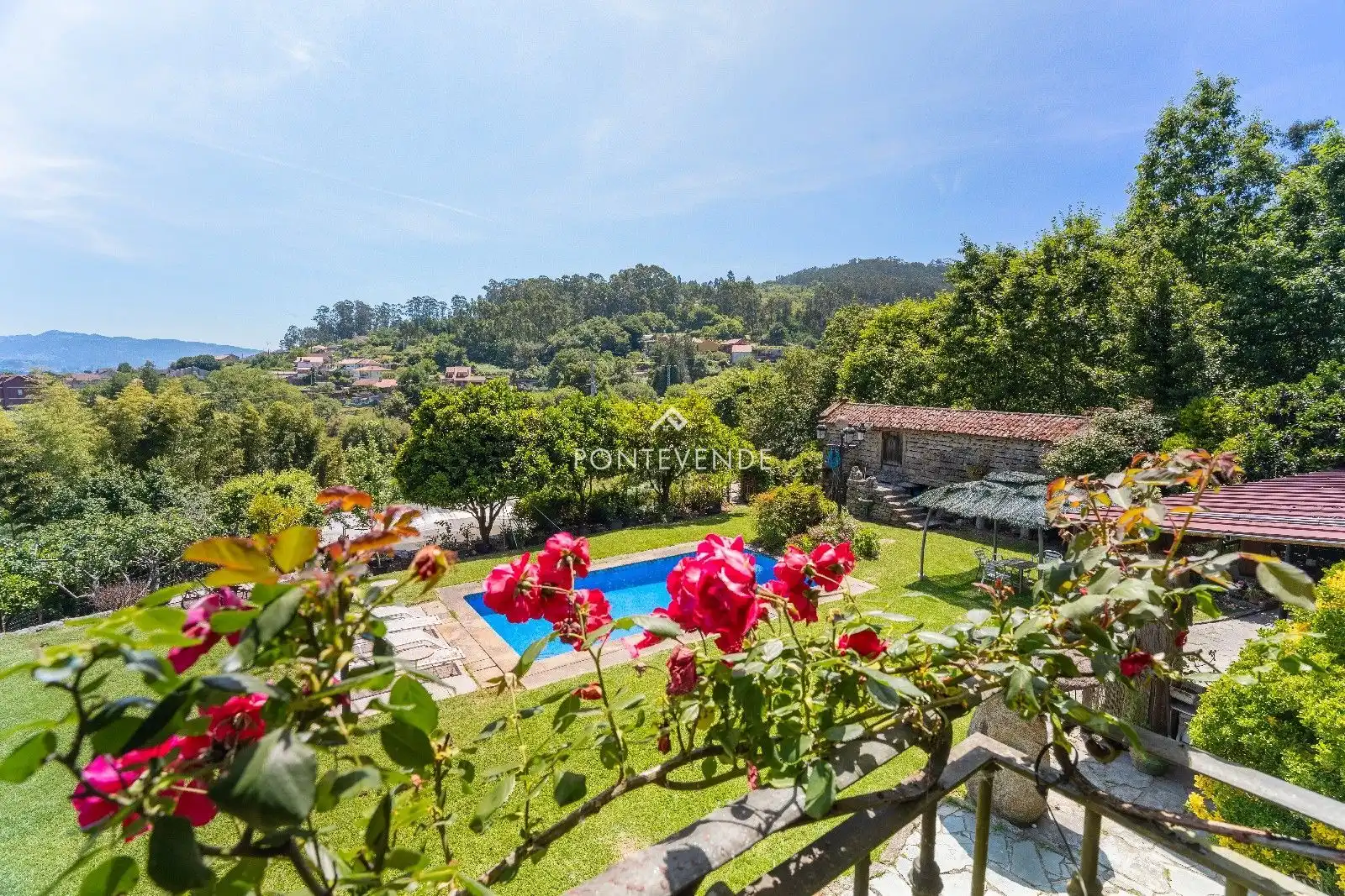 Jardí de Casa o xalet en venda en Pontevedra Capital  amb Terrassa, Traster i Piscina