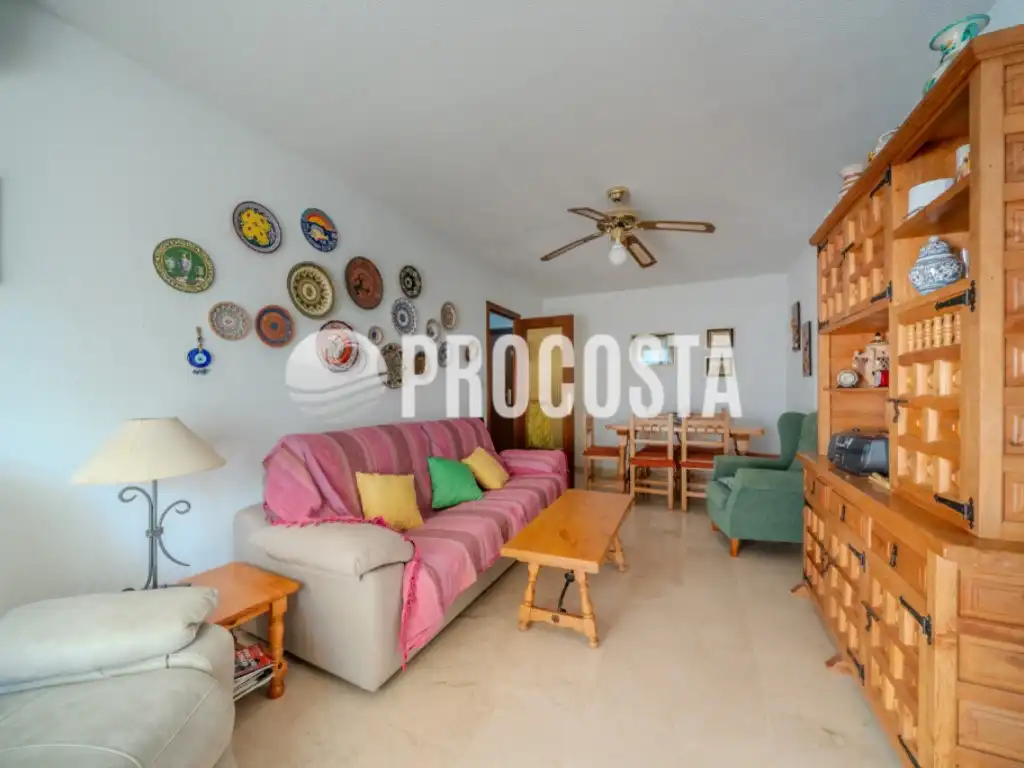 Wohnzimmer von Wohnung zum Verkauf in Almuñécar mit Klimaanlage, Privatgarten und Terrasse