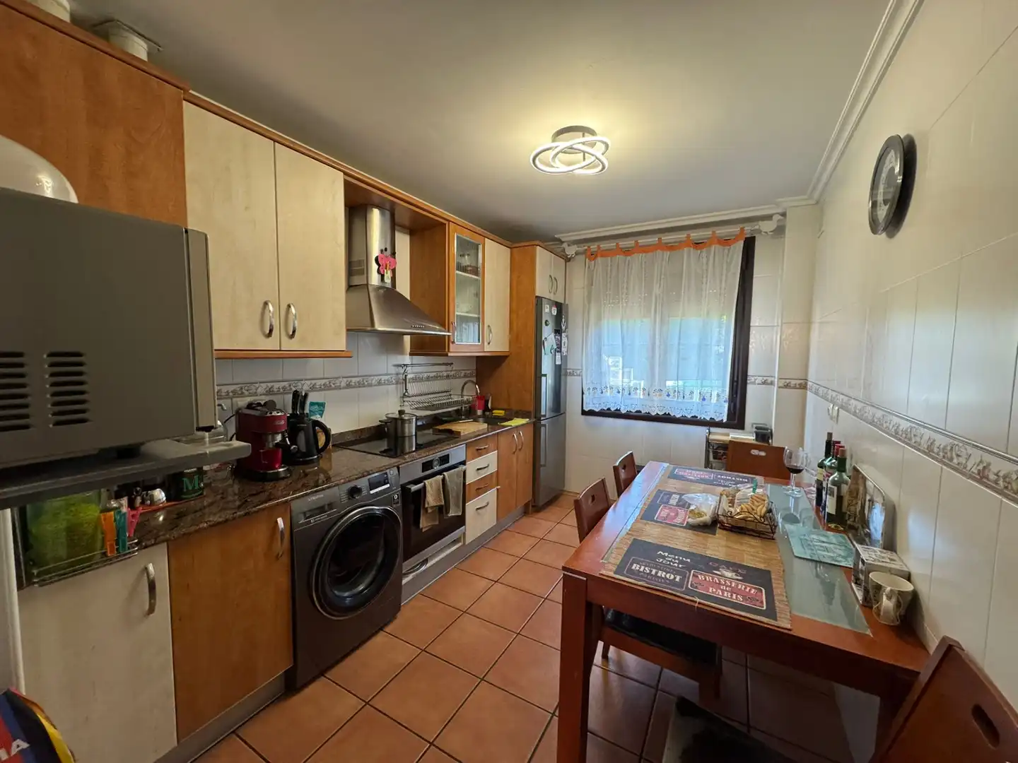 Küche von Einfamilien-Reihenhaus zum Verkauf in Polanco mit Heizung, Privatgarten und Terrasse