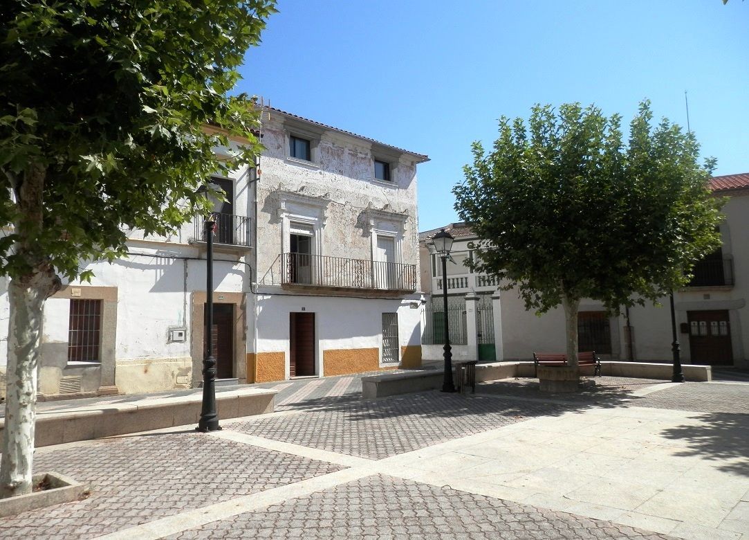 Vista exterior de Finca rústica en venda en Zorita amb Terrassa