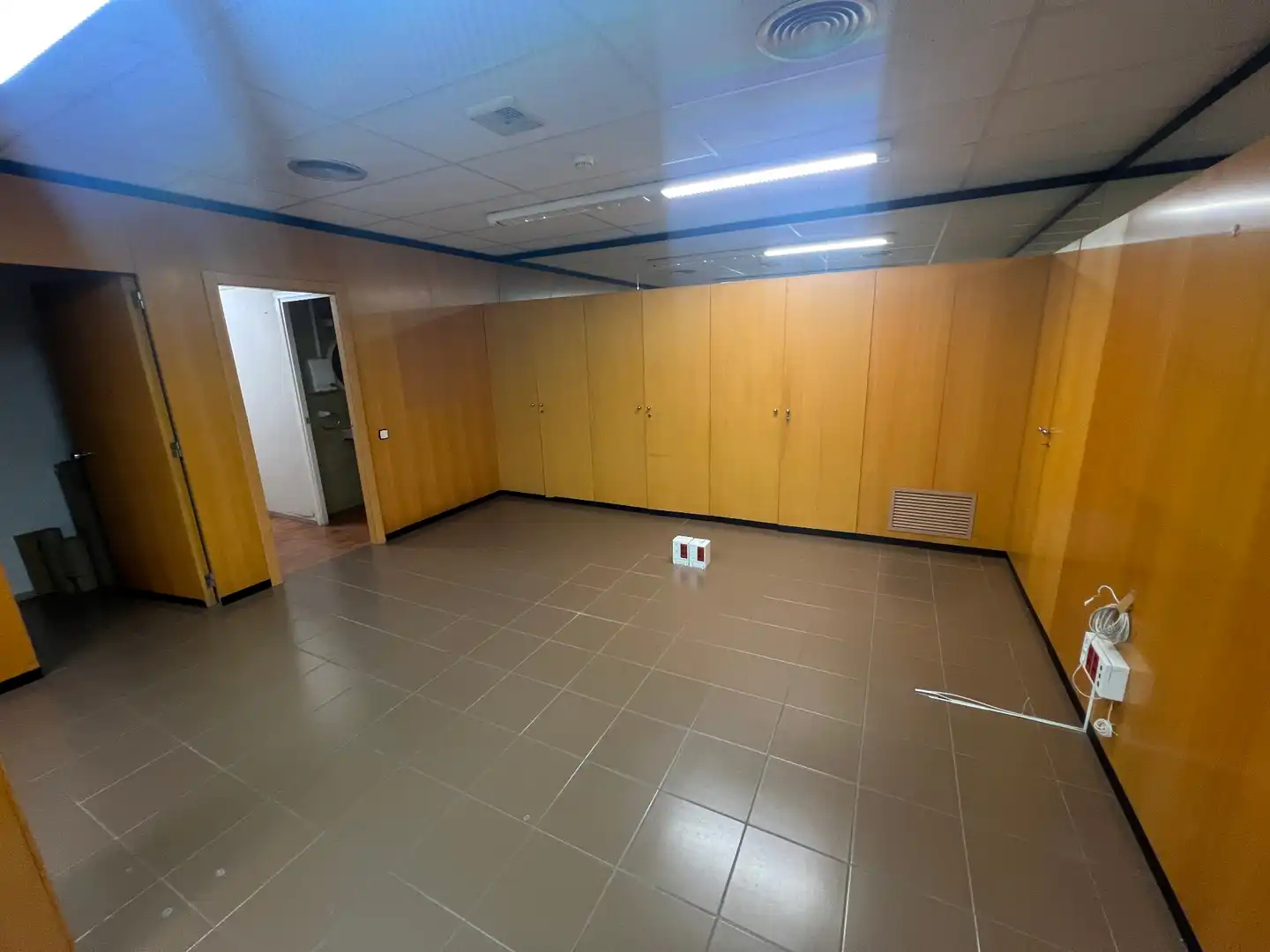 Commercial properties for rent in Cervera  with Air Conditioner, Heating and Furnished