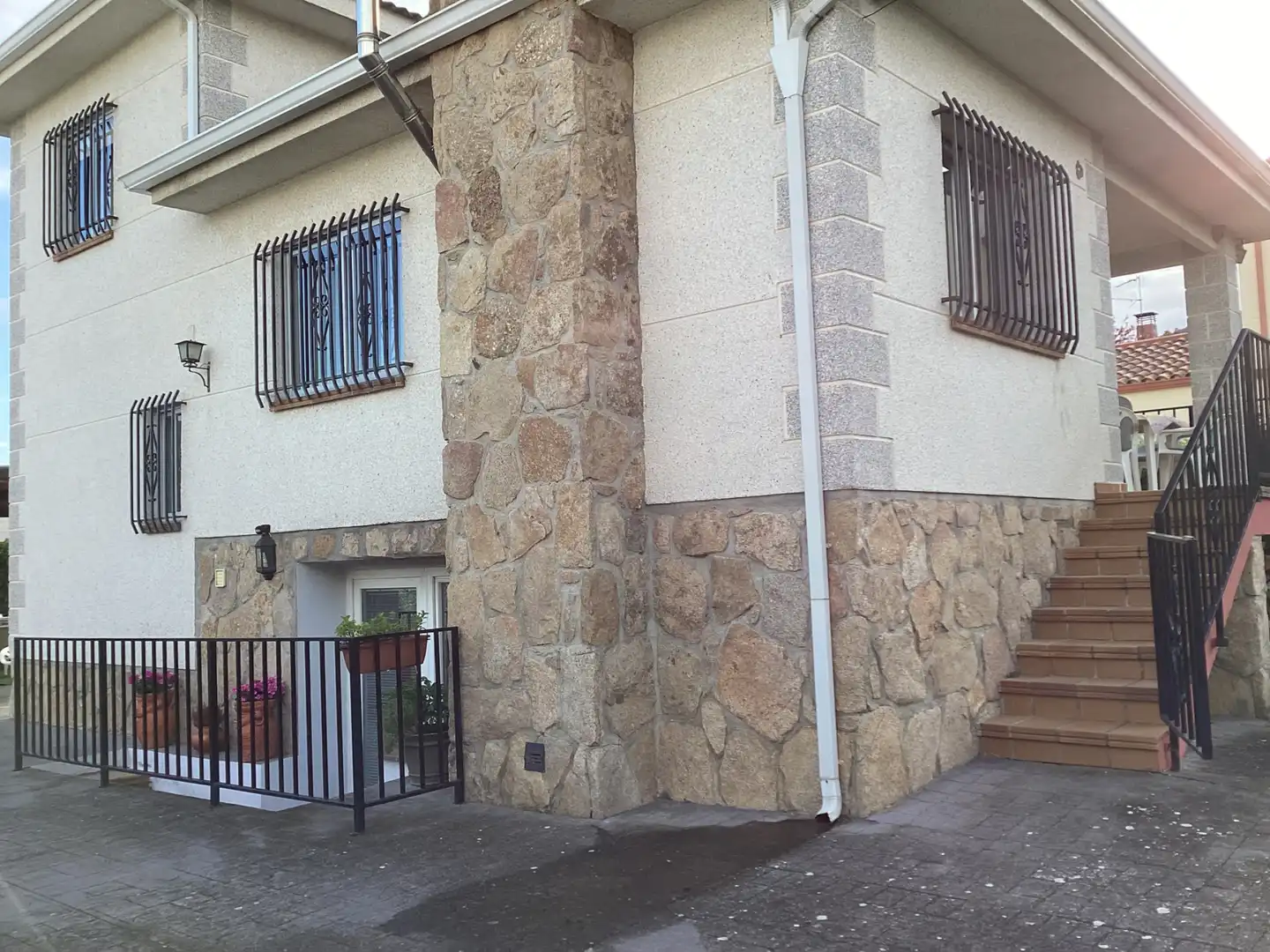 Vista exterior de Casa o xalet en venda en Soto del Real amb Calefacció, Jardí privat i Terrassa
