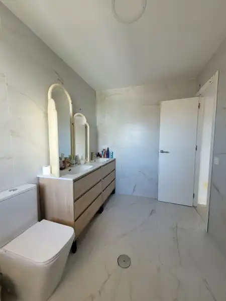 Baño de Piso en venta en Marbella con Aire acondicionado, Calefacción y Terraza