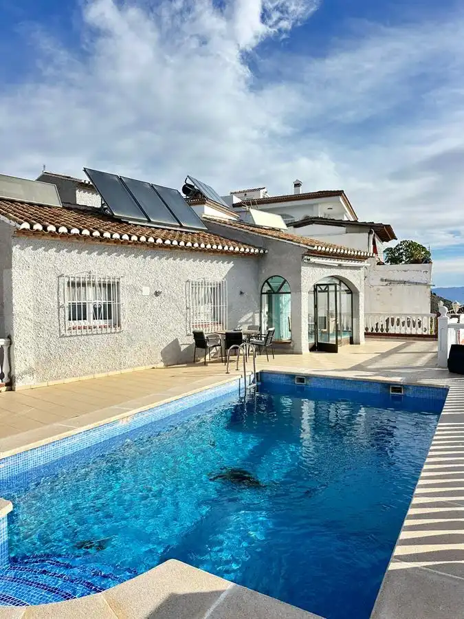 Schwimmbecken von Haus oder Chalet zum Verkauf in Salobreña mit Klimaanlage, Terrasse und Schwimmbad