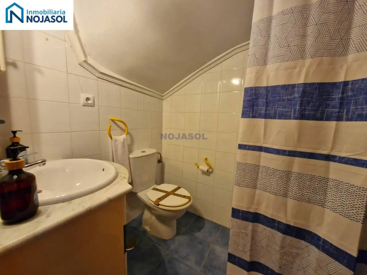 Badezimmer von Einfamilien-Reihenhaus zum Verkauf in Argoños  mit Heizung, Privatgarten und Terrasse
