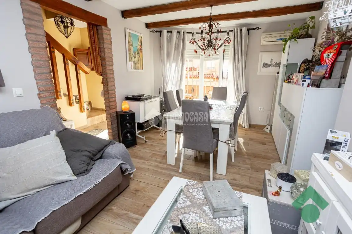 Semi-detached house for sale in C. America-Res. Los Carmenes, imagen 4