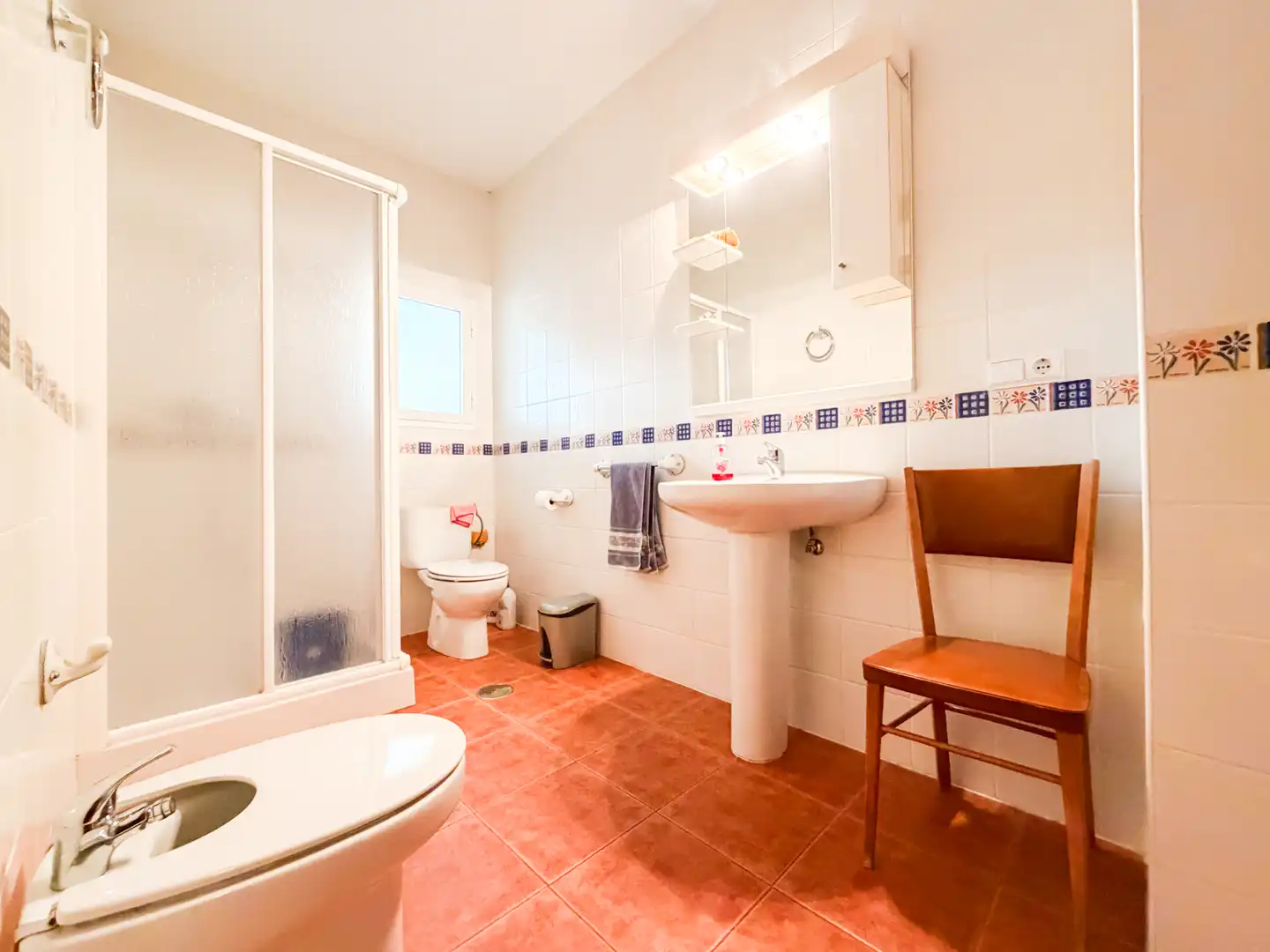 Baño de Casa adosada en venta en Zújar con Calefacción, Terraza y Amueblado