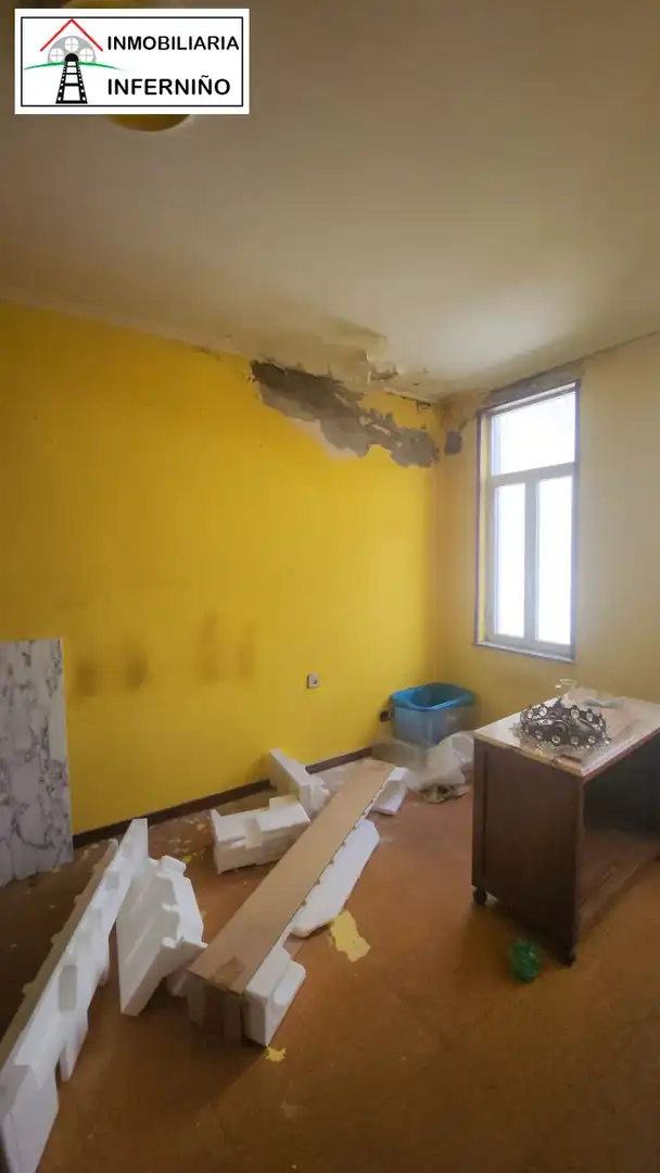 Habitación de Edificio en venta en Ferrol