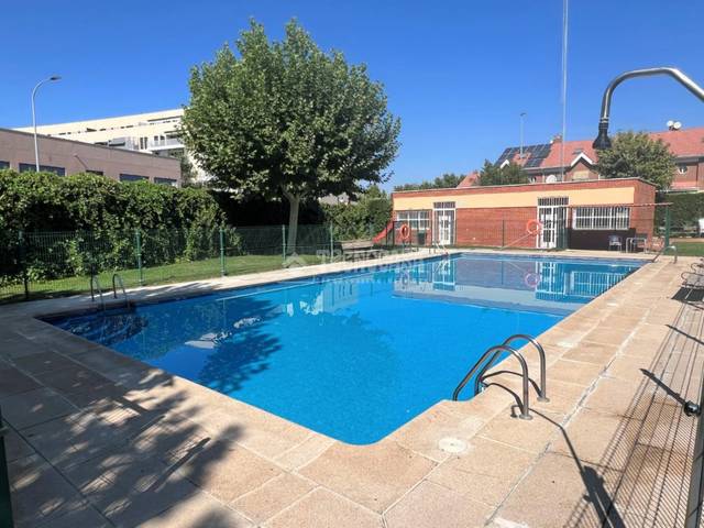 Casa adosada en Venta en Ensanche
