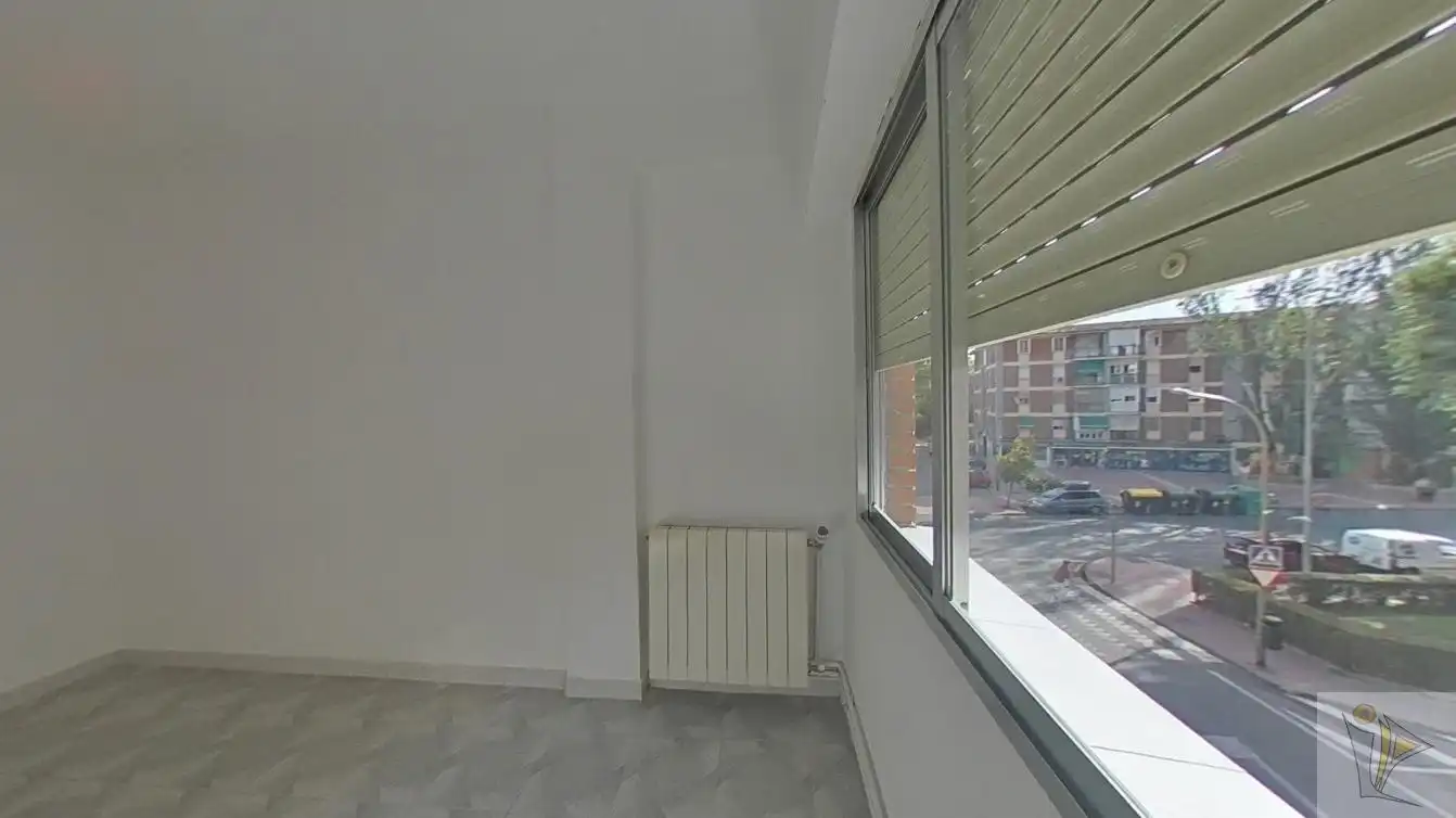 Flat for sale in CL ALFONSO XII , Sur - PAU 4