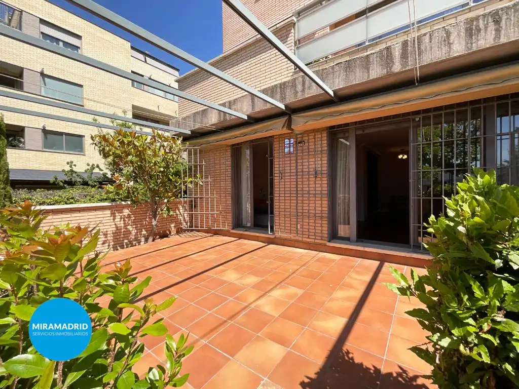 Terraza de Planta baja en venta en Paracuellos de Jarama con Aire acondicionado, Terraza y Piscina comunitaria