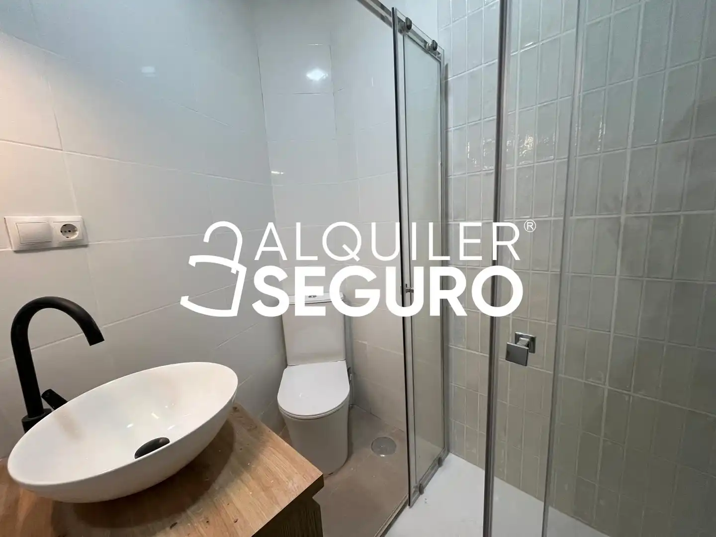 Bany de Pis de lloguer en Madrid amb Calefacció