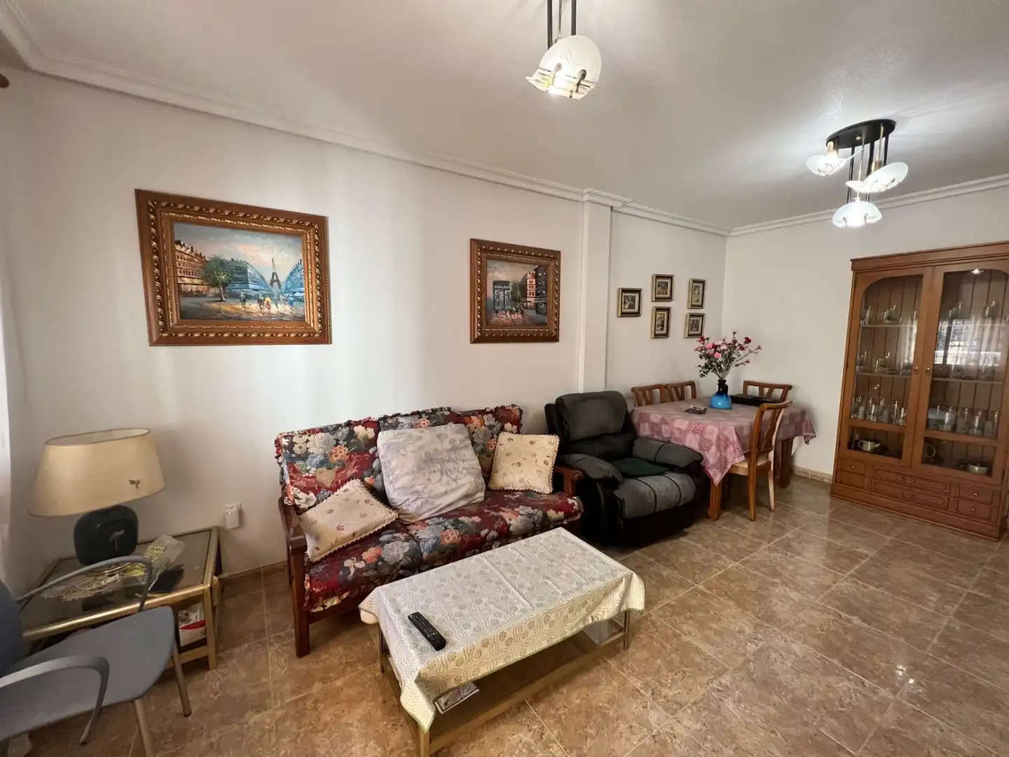 Sala d'estar de Casa adosada en venda en Orihuela amb Moblat
