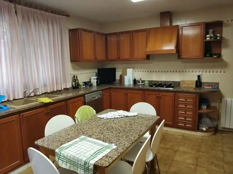 Cuina de Casa o xalet en venda en Castellón de la Plana / Castelló de la Plana amb Aire condicionat, Calefacció i Jardí privat