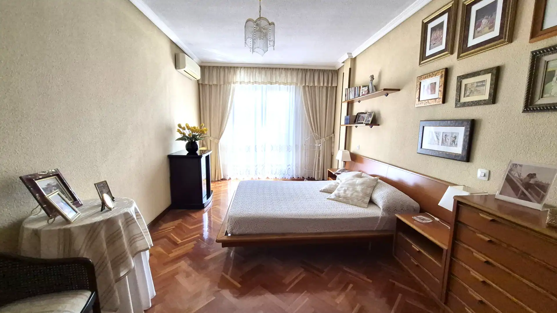 Dormitori de Casa o xalet en venda en Alcalá de Henares amb Aire condicionat, Calefacció i Parquet
