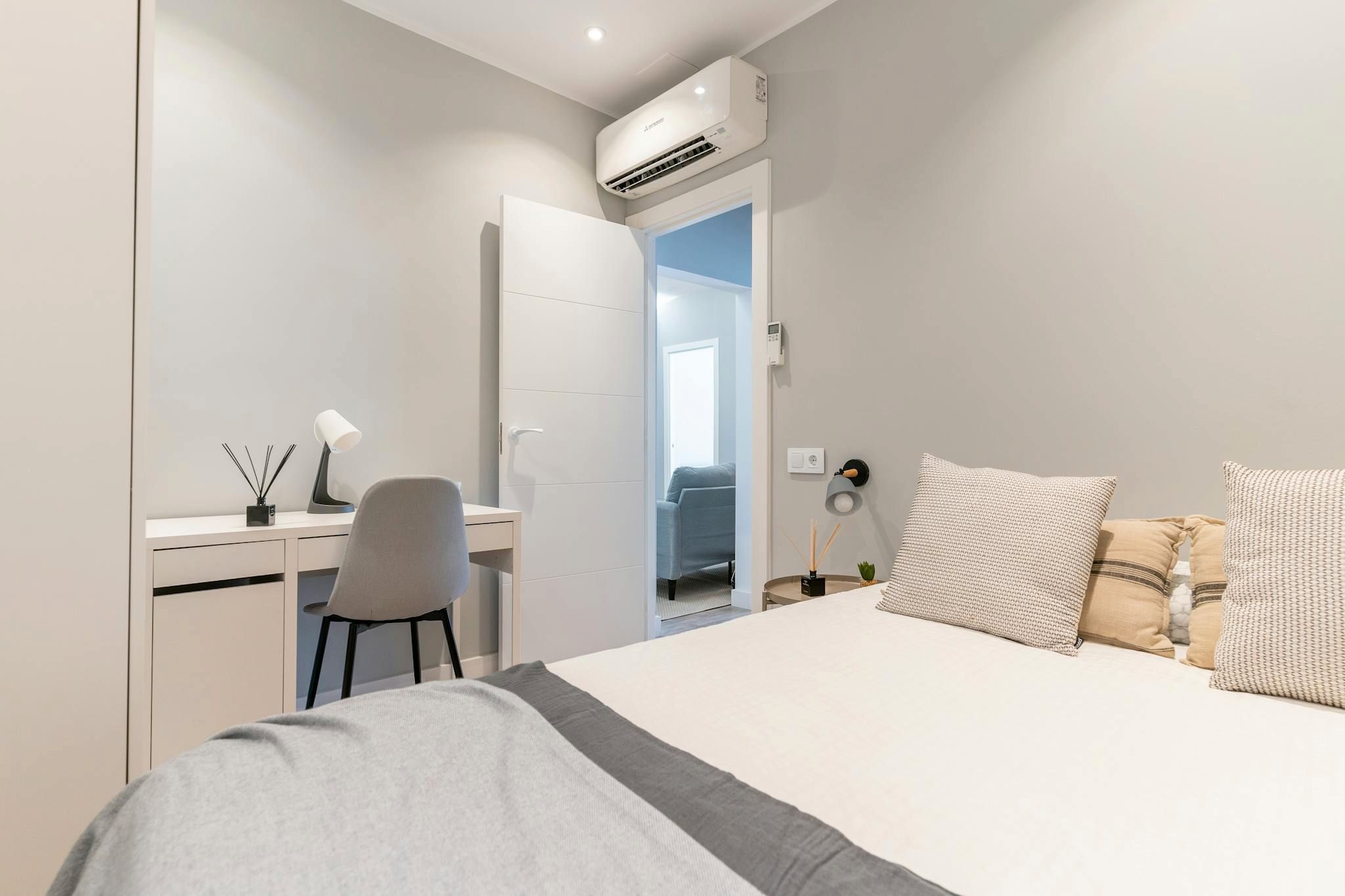 Bedroom of Flat to share in  Barcelona Capital  with Furnished, Washing machine and TV