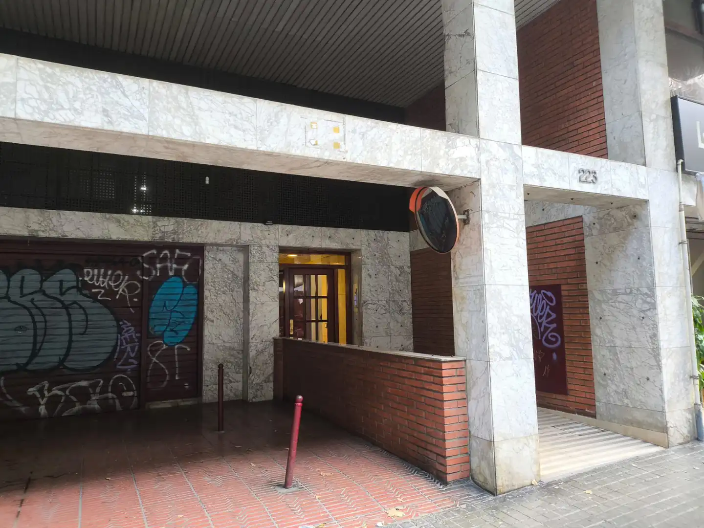 Garage zum Verkauf in Barcelona mit Alarm