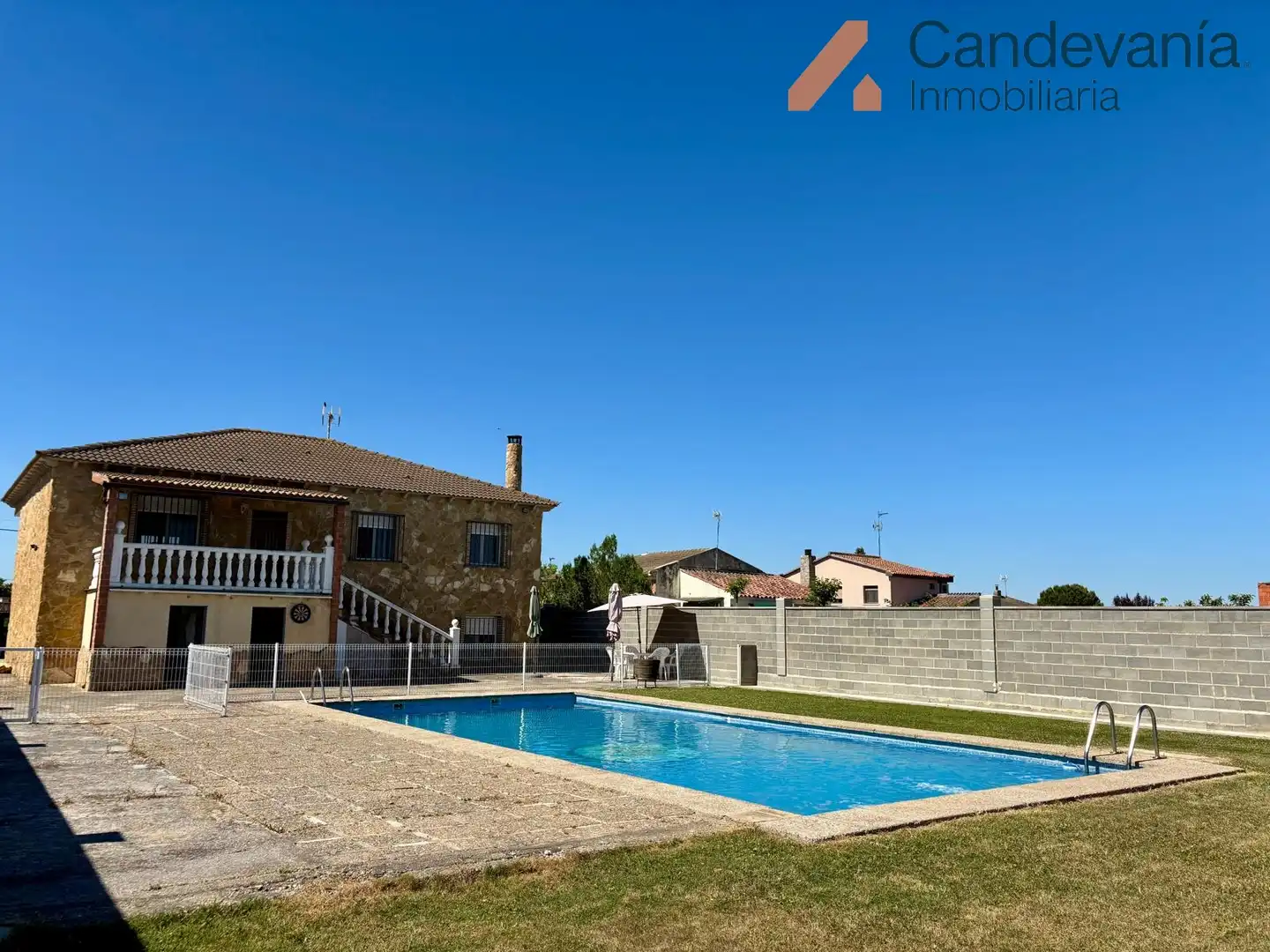 Piscina de Casa o chalet en venta en San Mateo de Gállego con Aire acondicionado, Calefacción y Jardín privado