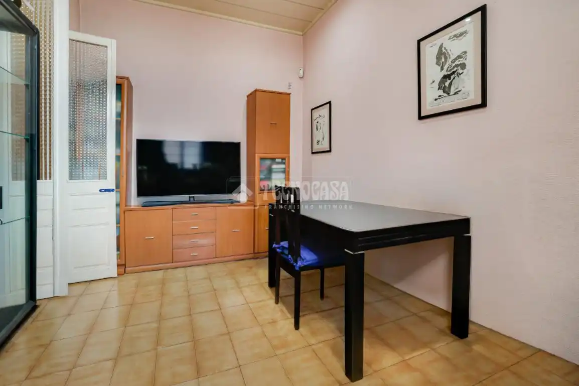 Comedor de Piso en venta en Barcelona con Balcón