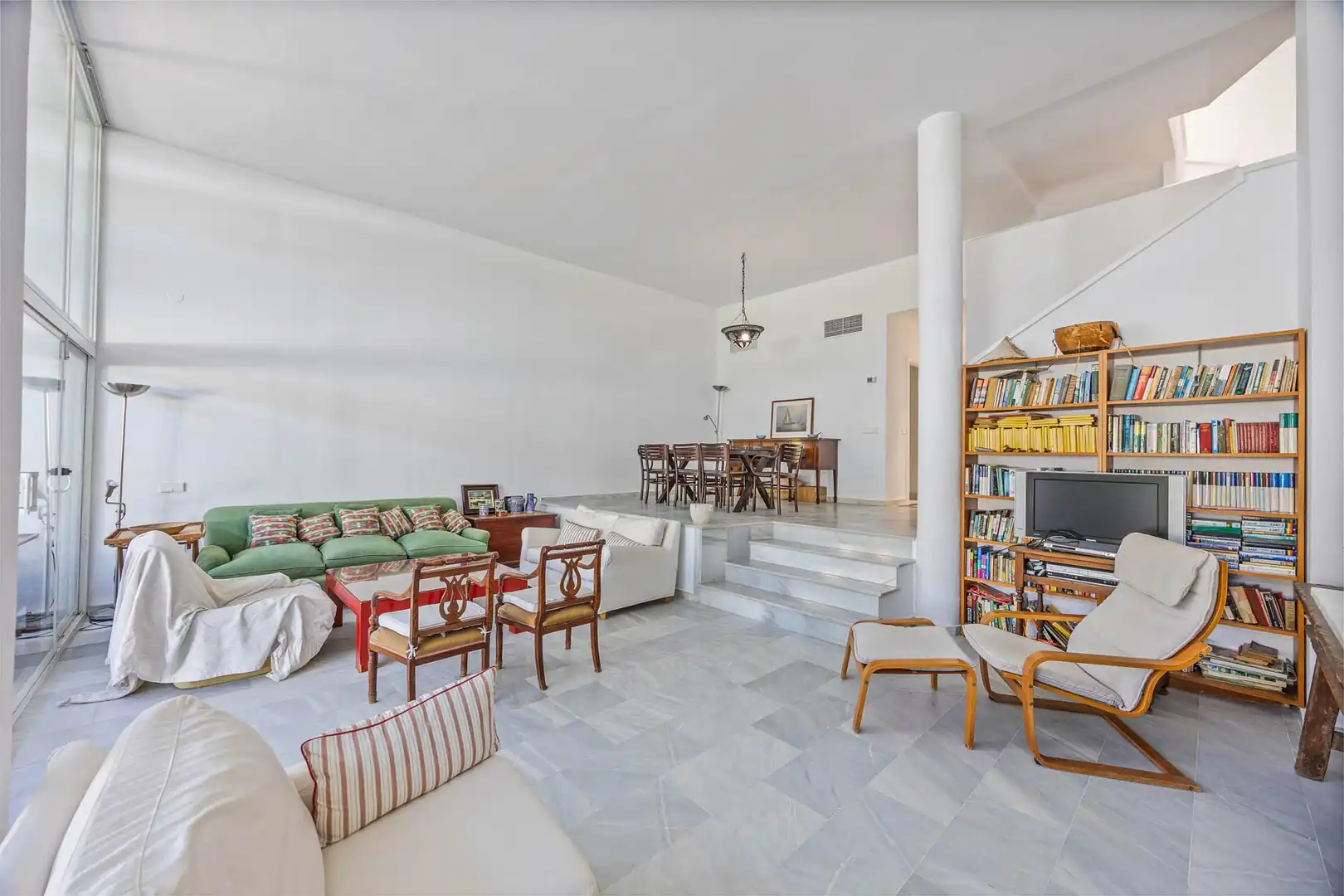 Living room of Detached homes for sale in Sotogrande  with Air Conditioner, Private garden and Terrace
