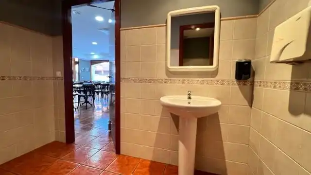 Baño de Local en venta en Torredembarra con Aire acondicionado, Calefacción y Amueblado