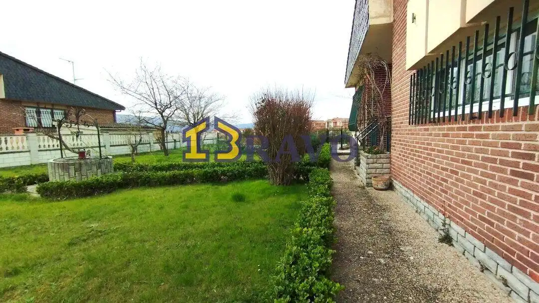 Jardí de Casa o xalet en venda en Medina de Pomar amb Calefacció, Jardí privat i Piscina