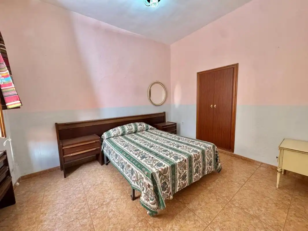 Habitación de Casa adosada en venta en Ayora con Calefacción, Terraza y Trastero