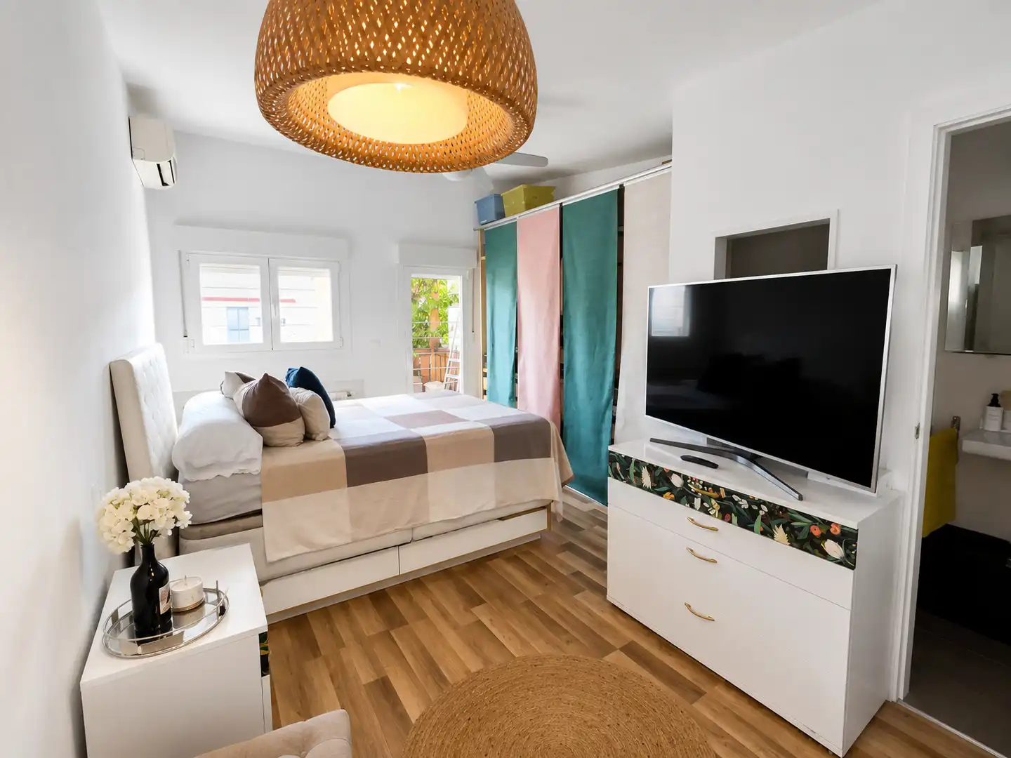Habitación de Dúplex en venta en Madrid con Aire acondicionado, Calefacción y Jardín privado