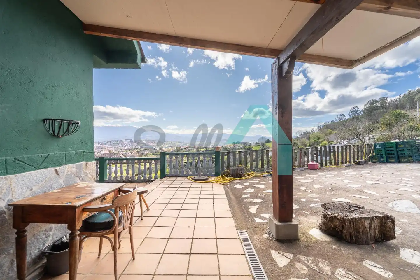 Terrassa de Casa o xalet en venda en Oviedo  amb Jardí privat, Terrassa i Traster