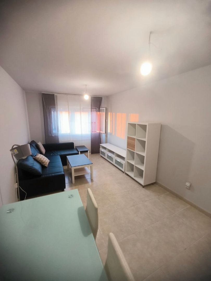 Sala d'estar de Pis en venda en Cabezón de Pisuerga amb Calefacció, Parquet i Traster