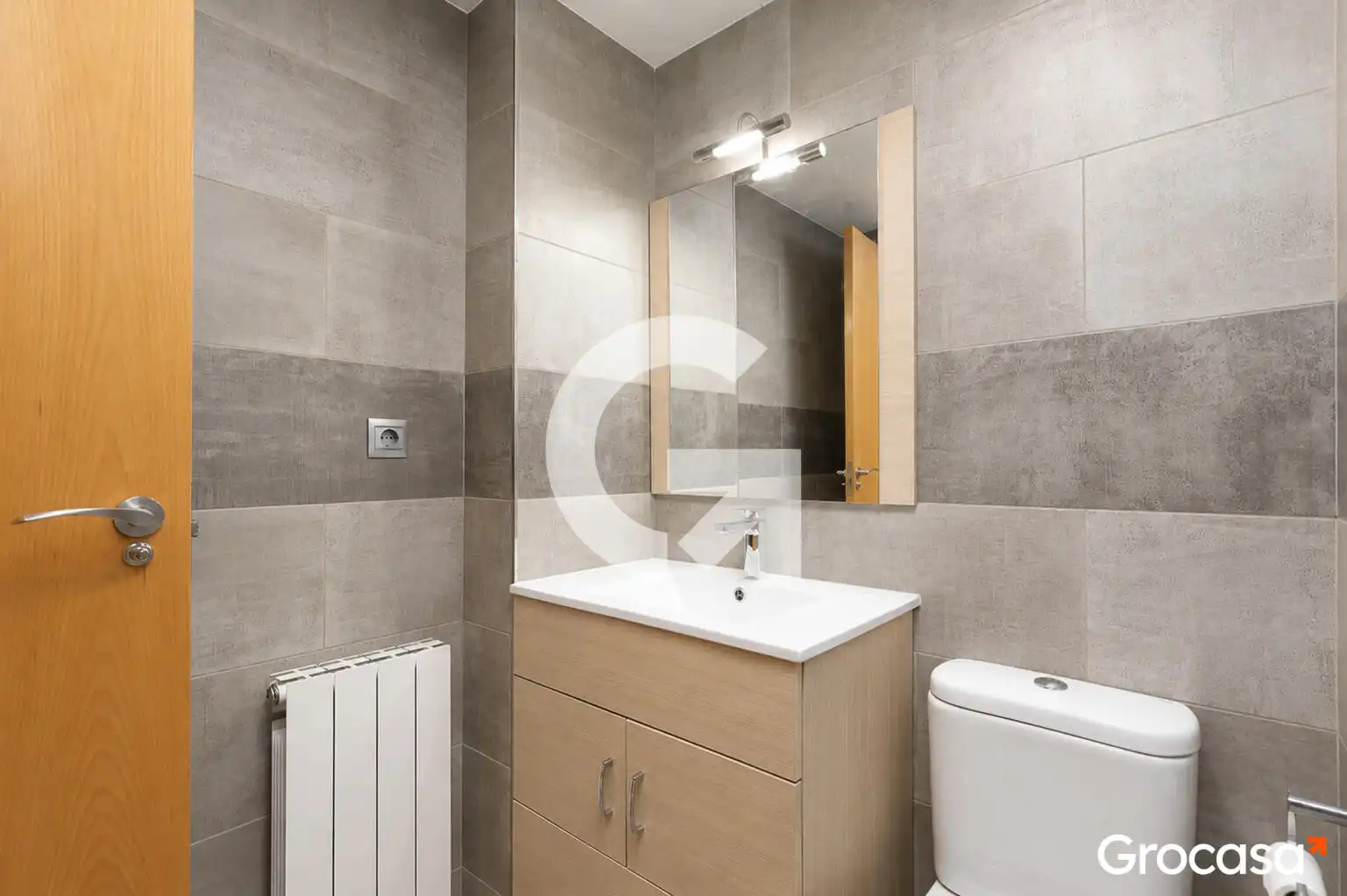 Bathroom of Flat for sale in Rubí  with Air Conditioner, Heating and Oven