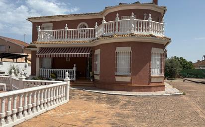 Vista exterior de Casa o xalet en venda en  Córdoba Capital amb Aire condicionat, Calefacció i Jardí privat