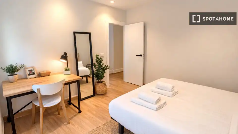 Bedroom of Flat for rent in Madrid  with Air Conditioner, Heating and Furnished