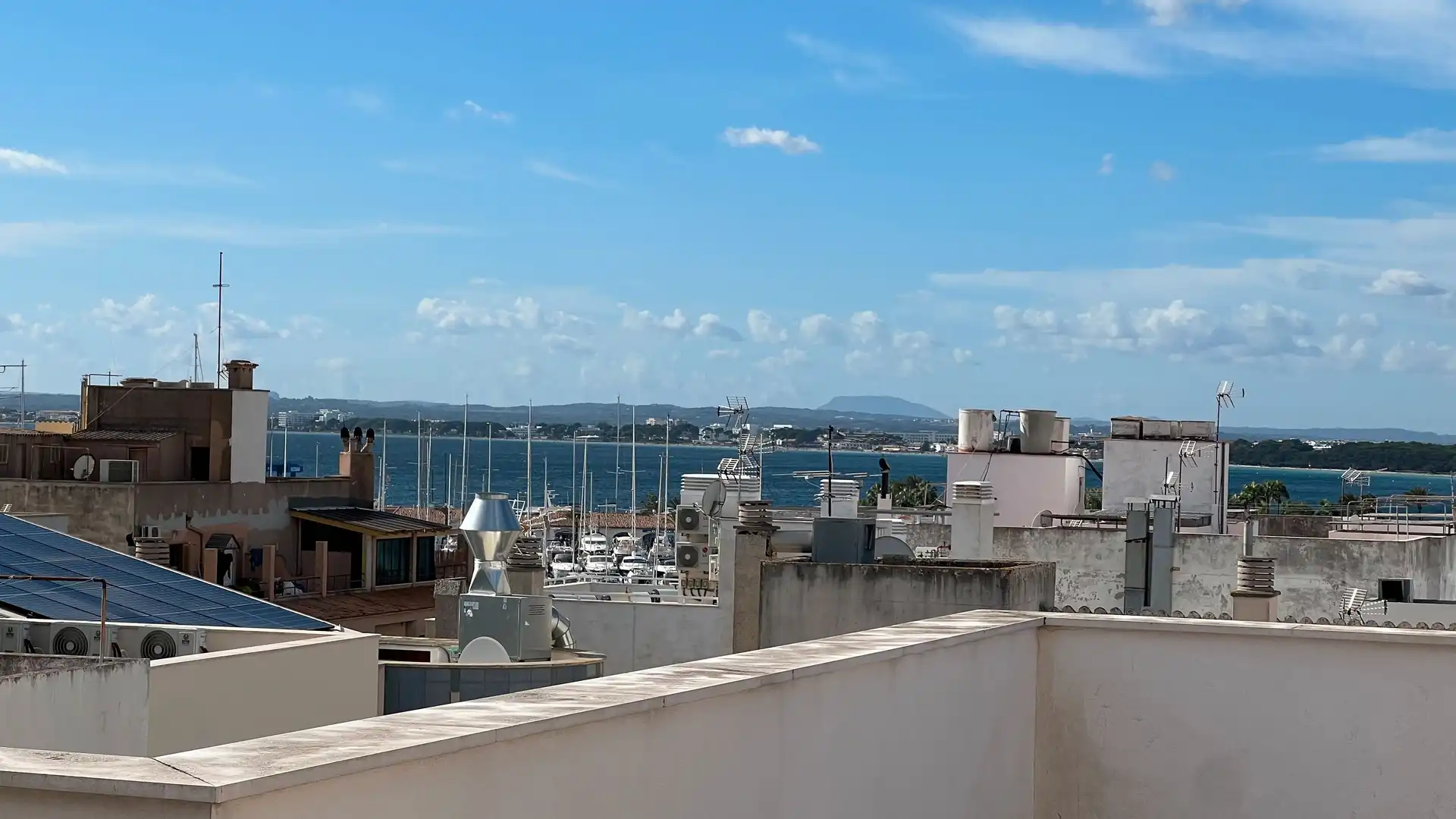 Vista exterior de Àtic en venda en Alcúdia amb Aire condicionat, Terrassa i Internet