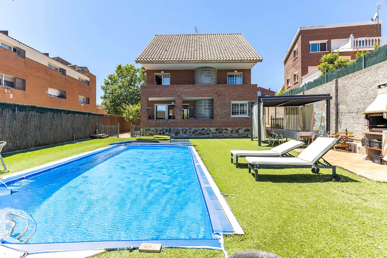 Piscina de Casa o xalet en venda en Viladecans amb Calefacció, Jardí privat i Terrassa