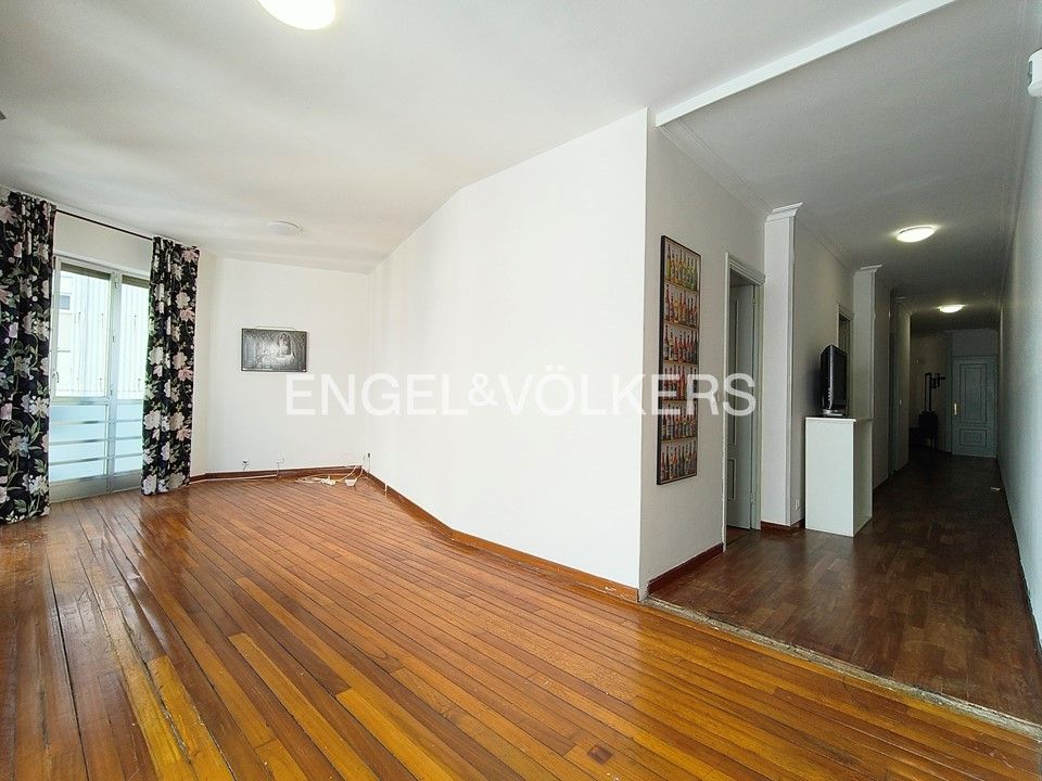 Sala d'estar de Apartament en venda en Pontevedra Capital  amb Calefacció i Parquet