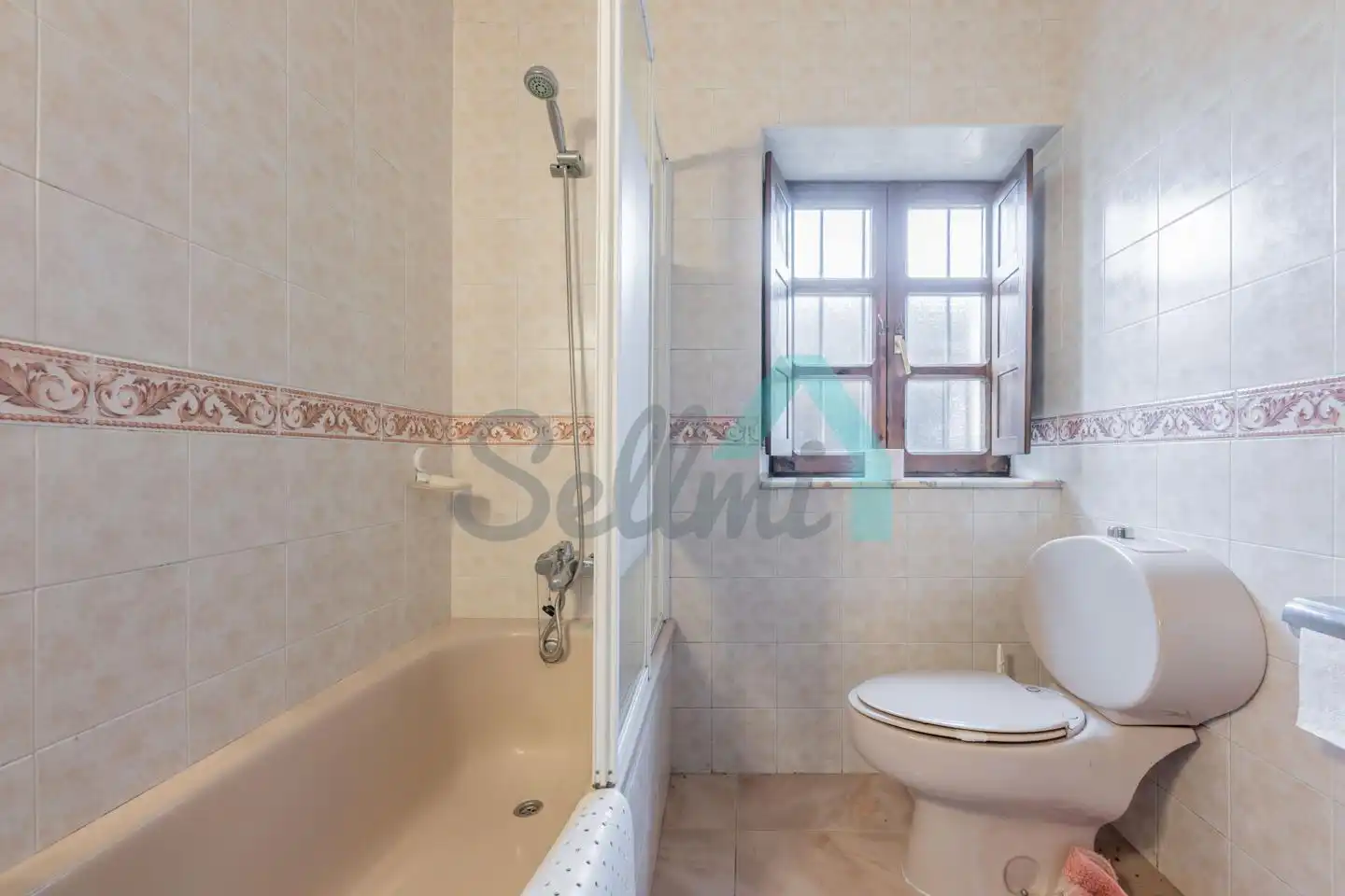 Bany de Casa o xalet en venda en Llanes amb Calefacció, Jardí privat i Parquet