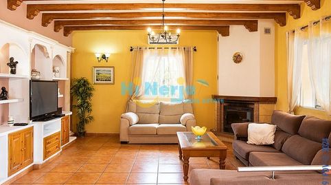 Villa orientada al sur con piscina privada, jardines y vistas al mar en venta en Punta Lara, Nerja, imatge 3