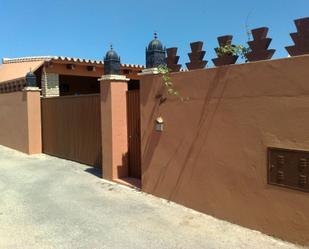 Vista exterior de Casa o xalet en venda en Chiclana de la Frontera amb Aire condicionat i Moblat