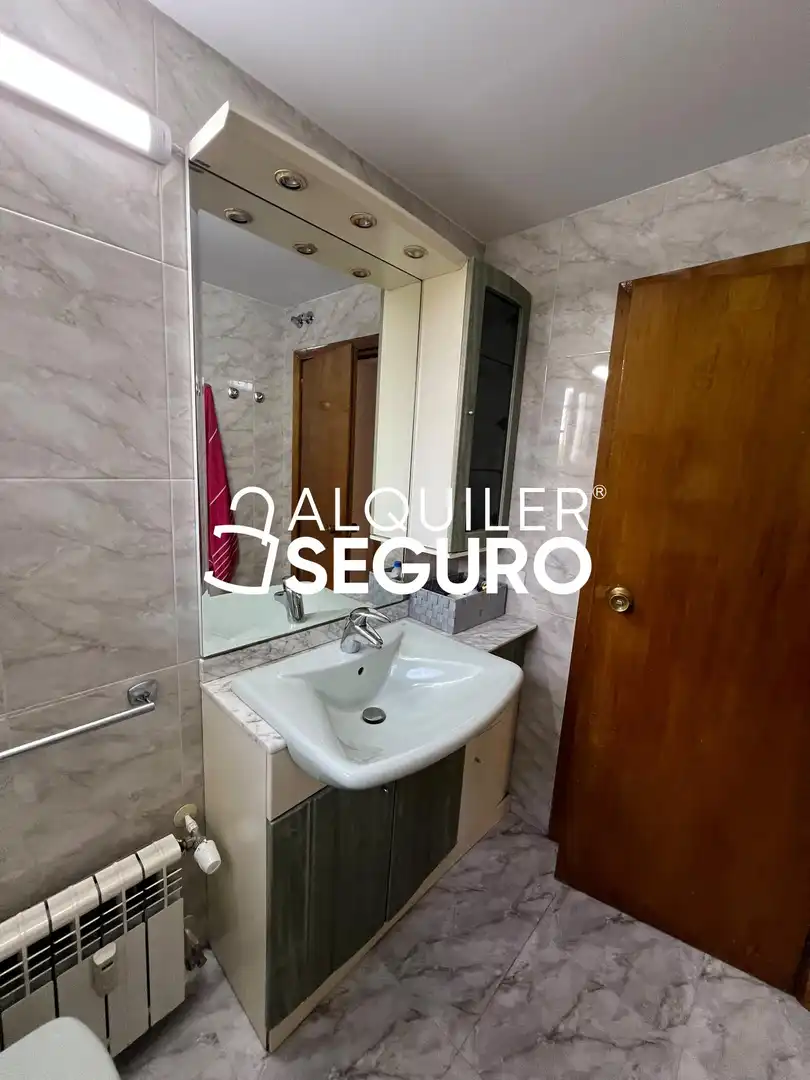 Baño de Piso de alquiler en Madrid con Aire acondicionado, Calefacción y Terraza