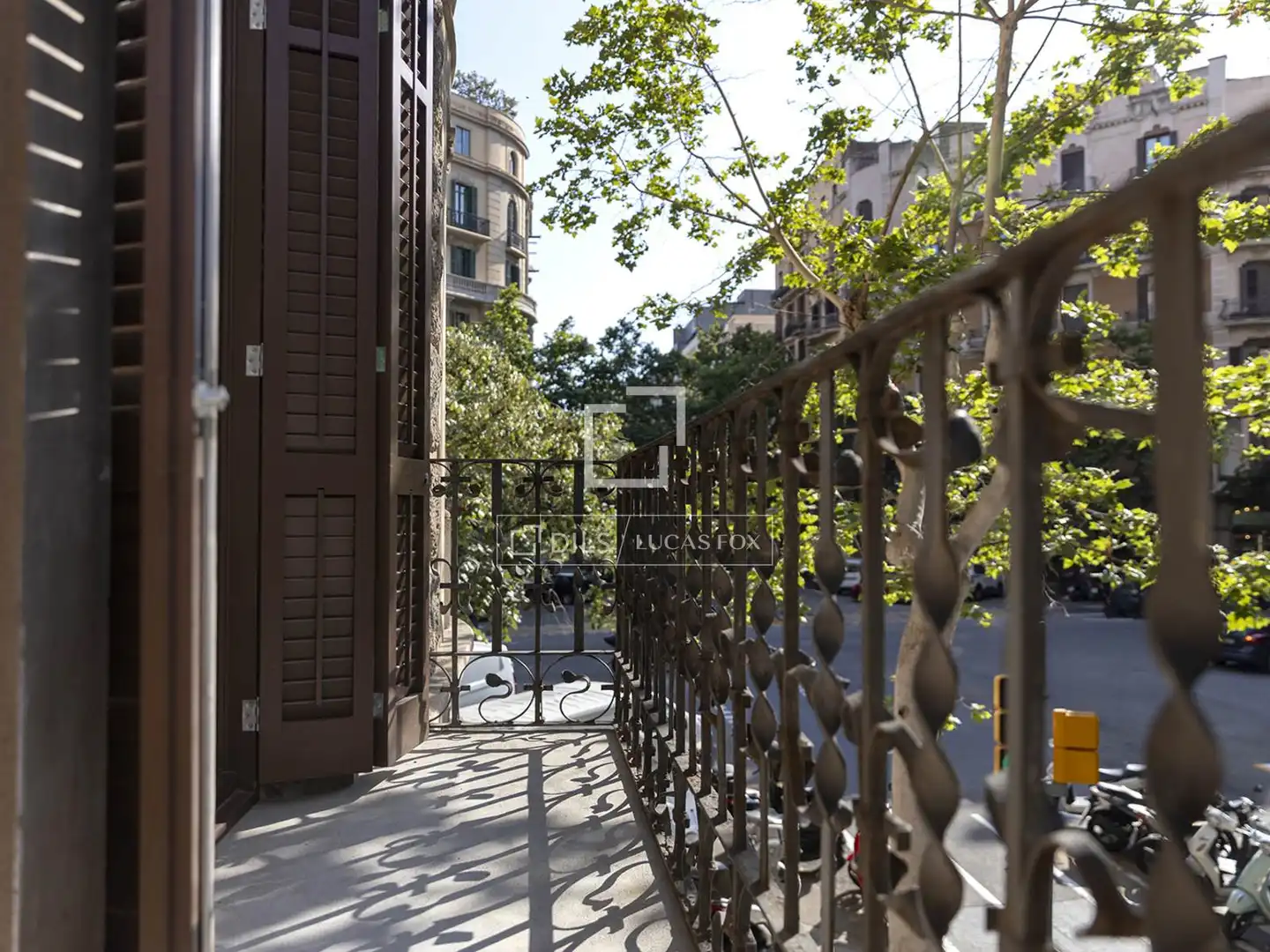 Vista exterior de Pis en venda en Barcelona amb Aire condicionat, Calefacció i Moblat