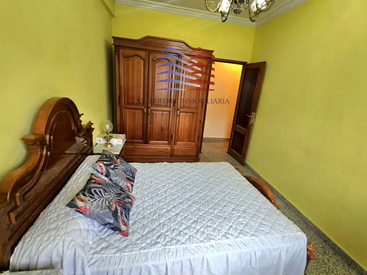 Dormitori de Apartament de lloguer en Ourense Capital  amb Calefacció, Terrassa i Traster