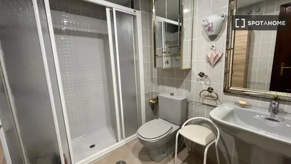 Baño de Piso de alquiler en Las Rozas de Madrid con Aire acondicionado, Calefacción y Amueblado