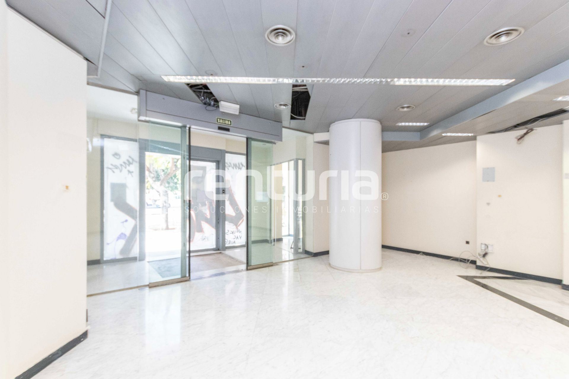 Premises for sale in  Valencia Capital  with Air Conditioner and Alarm