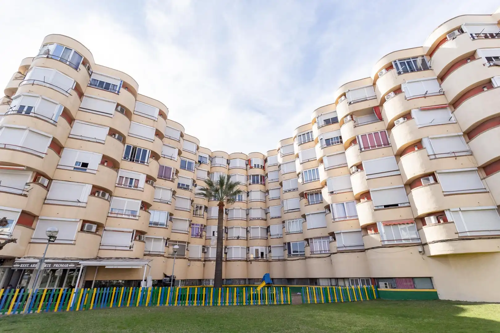 Außenansicht von Wohnung zum Verkauf in Vila-seca mit Klimaanlage, Privatgarten und Schwimmbad