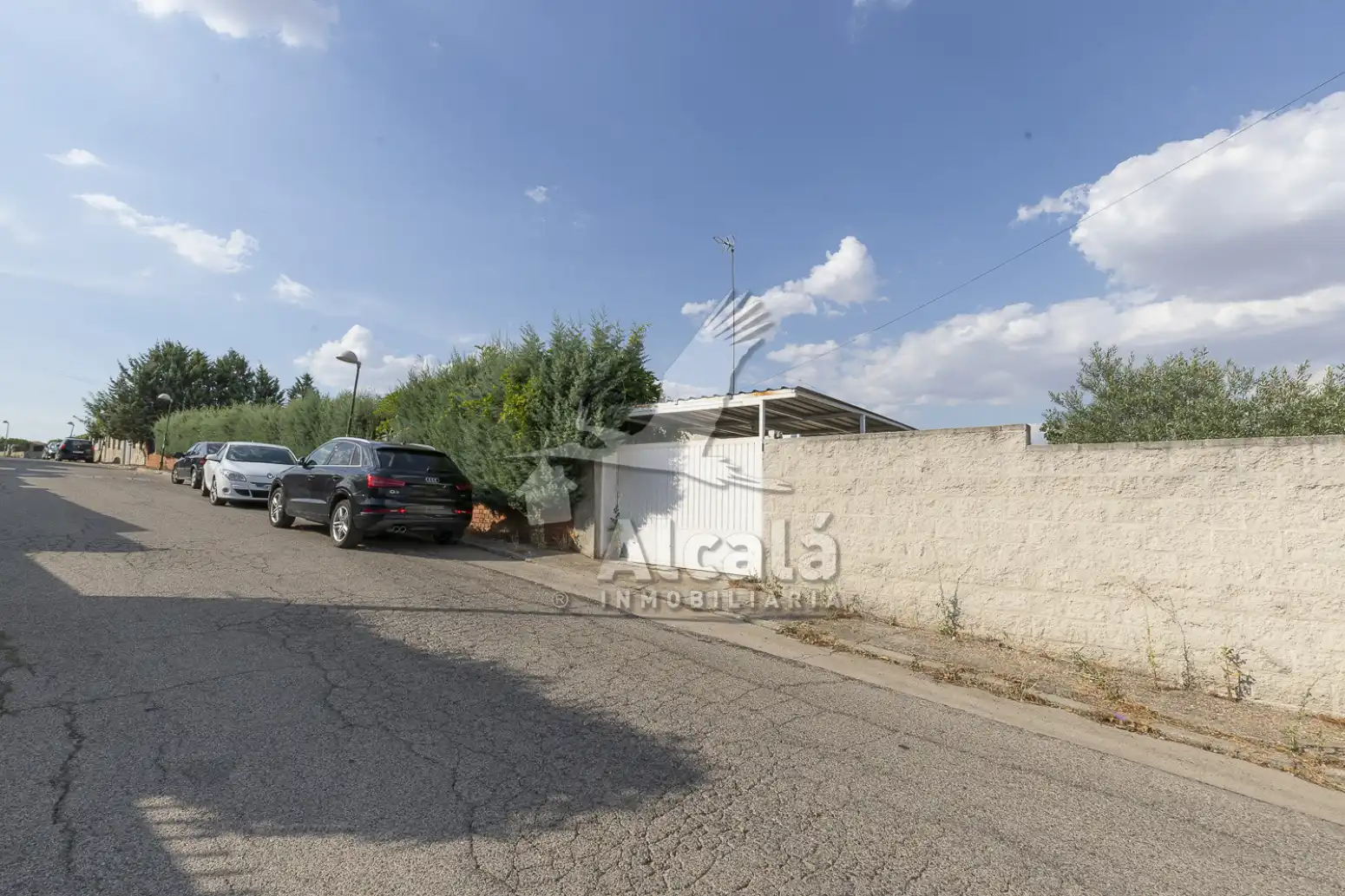 Vista exterior de Casa o xalet en venda en Torrejón del Rey amb Aire condicionat, Calefacció i Piscina