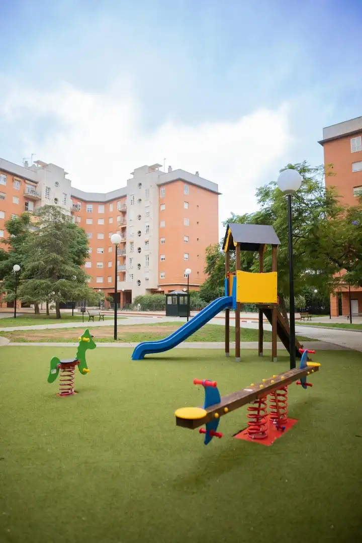 Vista exterior de Pis en venda en Sevilla amb Aire condicionat, Jardí privat i Terrassa